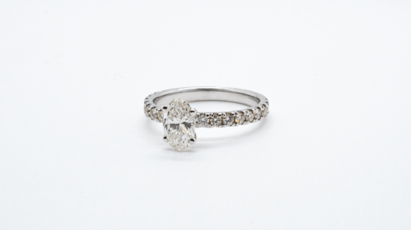 ⁠Luna Oval Ring